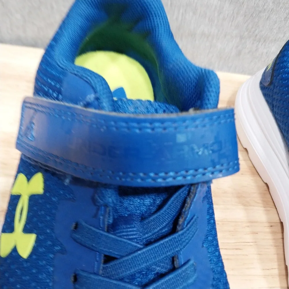 Under Armour Surge 2 Kids Running Shoes Sneakers 12K Blue